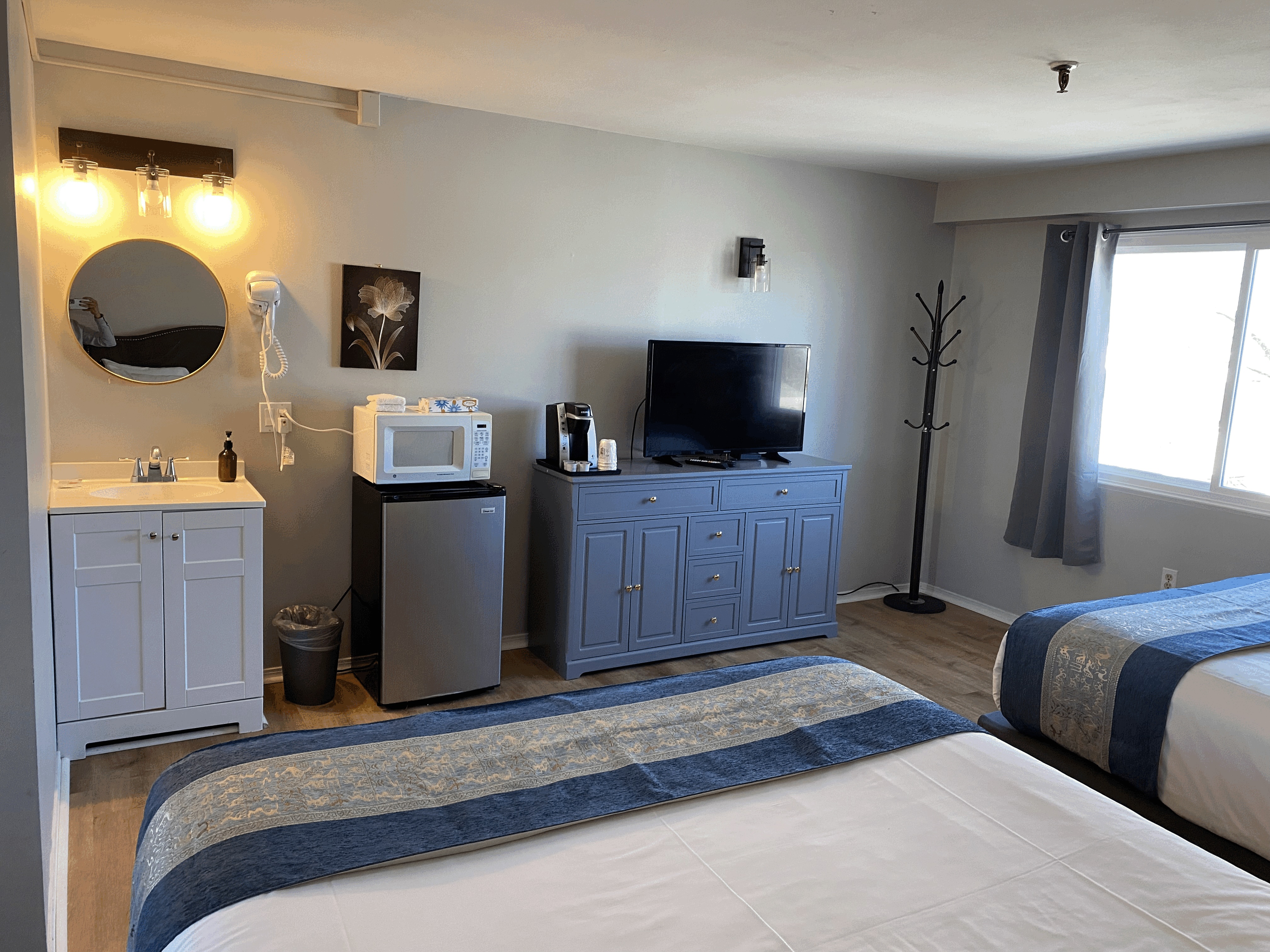 Queen room on the first floor at Ways Motel, Hampton, NH