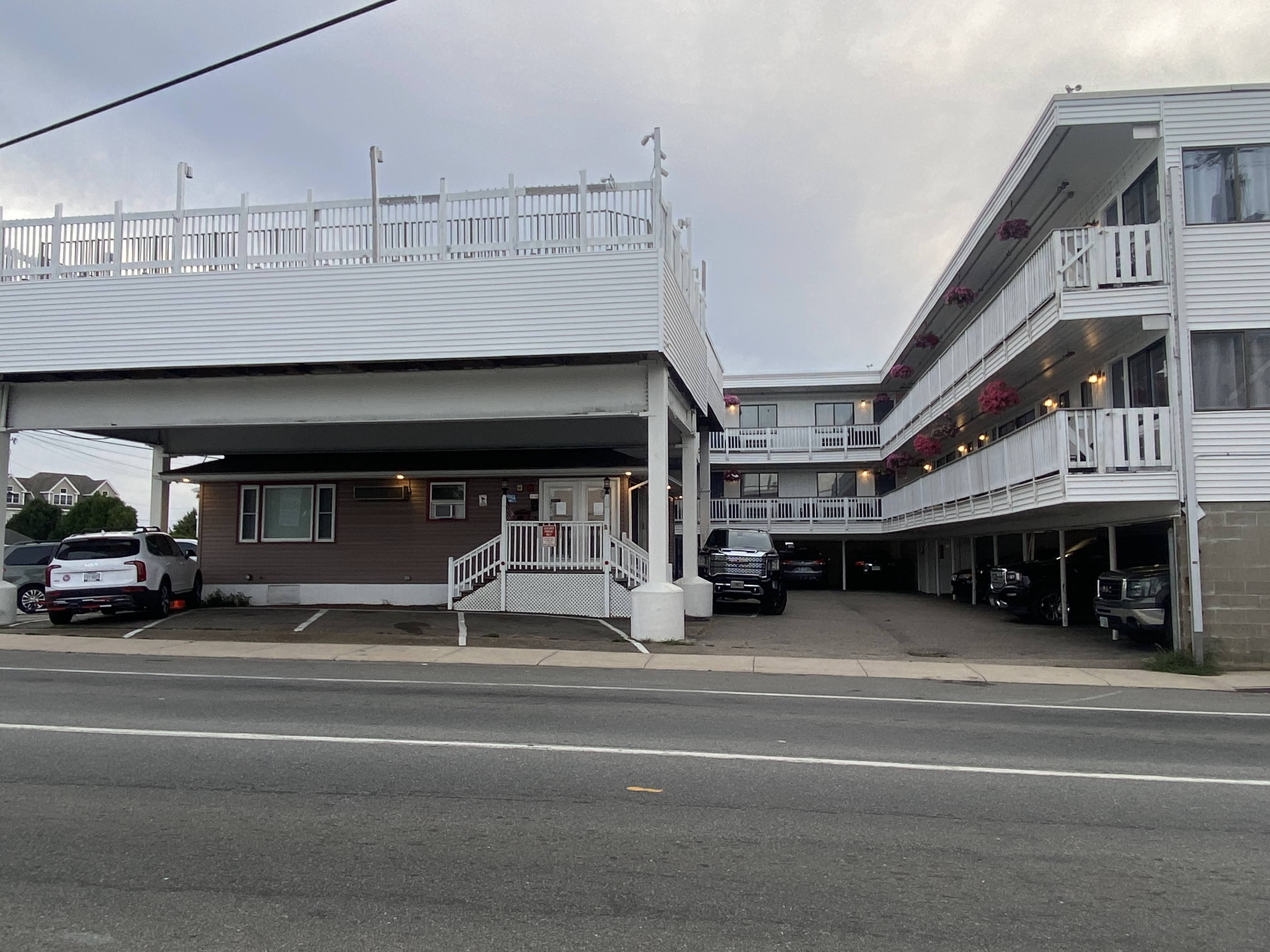 Free parking at Ways Motel in Hampton Beach NH